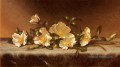 Roses cherokee sur un tissu gris clair romantique fleur Martin Johnson Heade